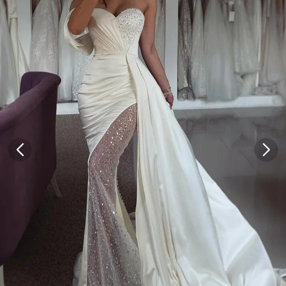 Trumpet/Mermaid Off-The-Shoulder Wedding Dress